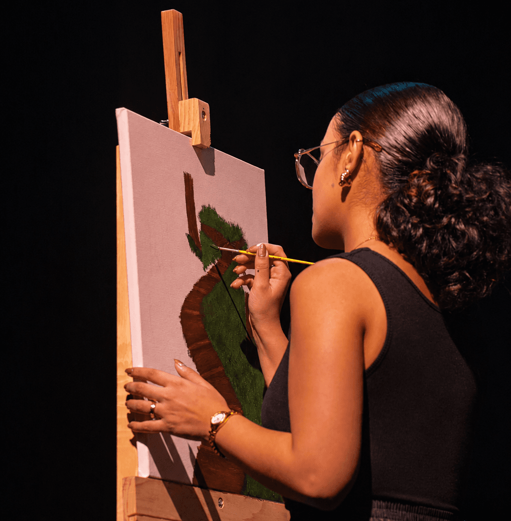 Nathalia Malinowski pintando